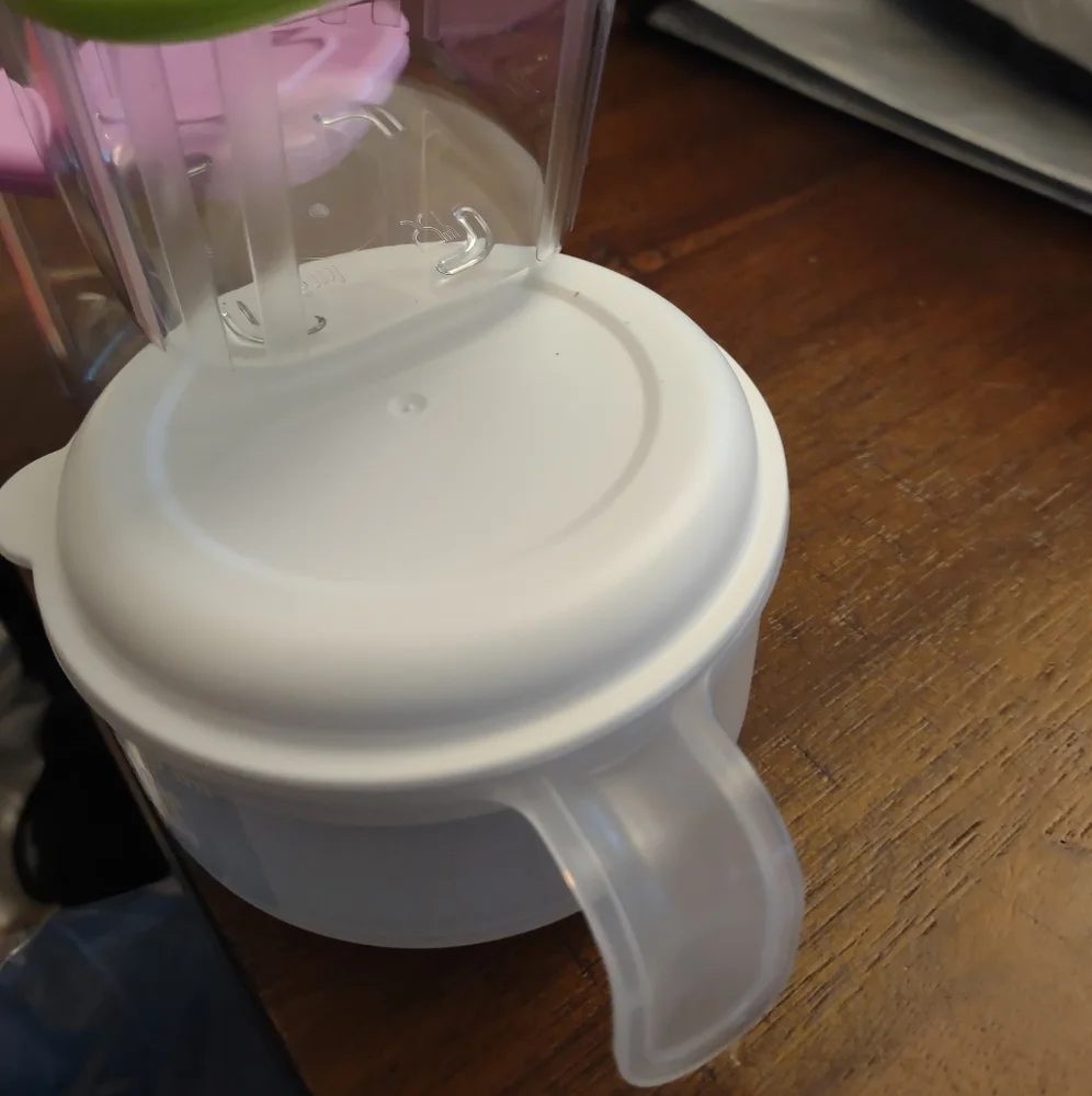 NWT Tupperware Snack containers